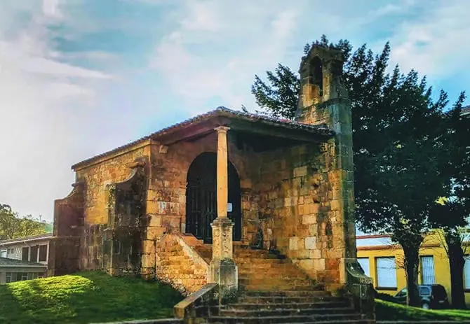 Capilla de Santa Cruz. Cangas de Onís