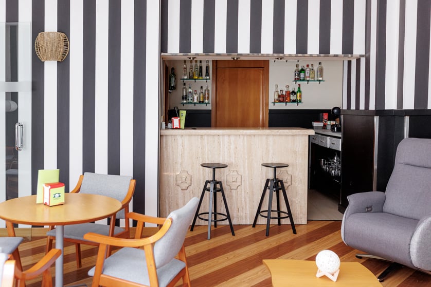 El hotel Ciudad de Cangas de Onís le ofrece lujo y comodidad en un entorno único, muy cerca del Puente Romano de la ciudad y con unos servicios de calidad superior. Habitaciones e instalaciones totalmente renovadas, con nueva gerencia y con todas las comodidades, para que su estancia sea relajada y cómoda. En nuestro hotel le ofrecemos habitaciones estandar y amplias habitaciones superiores con salón