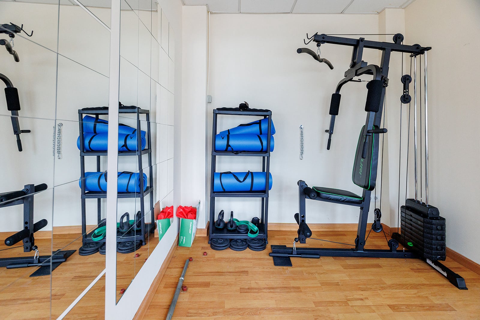 El hotel Ciudad de Cangas de Onís le ofrece lujo y comodidad en un entorno único, muy cerca del Puente Romano de la ciudad y con unos servicios de calidad superior. Habitaciones e instalaciones totalmente renovadas, con nueva gerencia y con todas las comodidades, para que su estancia sea relajada y cómoda. En nuestro hotel le ofrecemos habitaciones estandar y amplias habitaciones superiores con salón