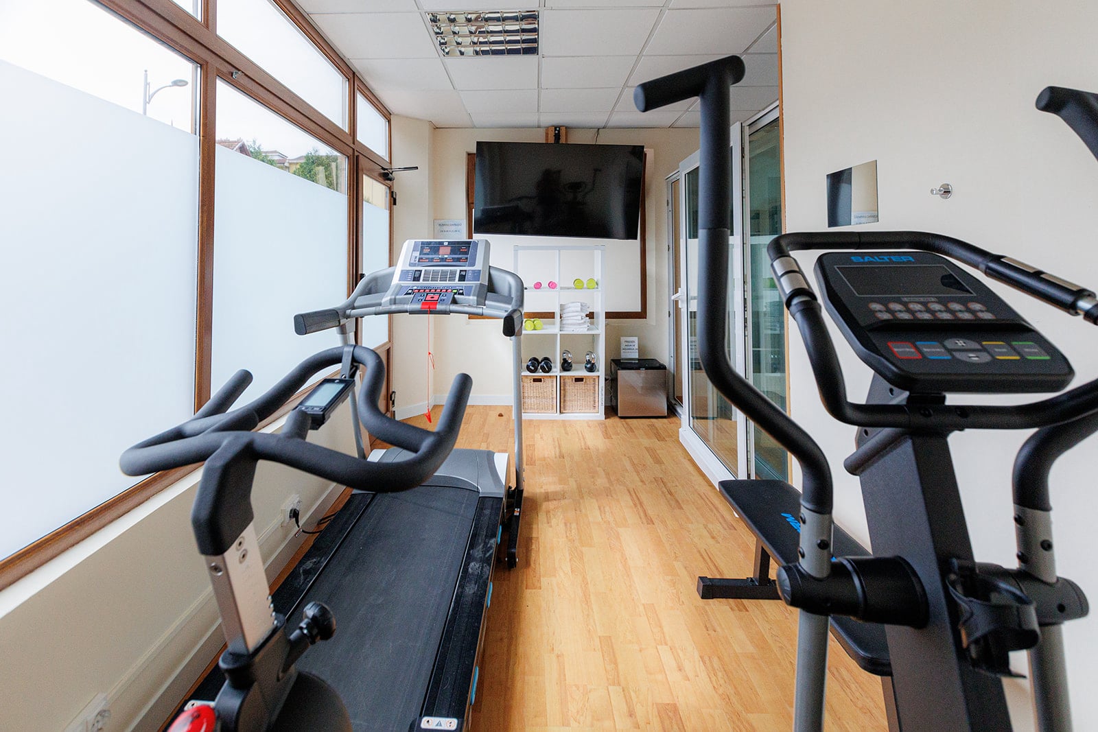 El hotel Ciudad de Cangas de Onís le ofrece lujo y comodidad en un entorno único, muy cerca del Puente Romano de la ciudad y con unos servicios de calidad superior. Habitaciones e instalaciones totalmente renovadas, con nueva gerencia y con todas las comodidades, para que su estancia sea relajada y cómoda. En nuestro hotel le ofrecemos habitaciones estandar y amplias habitaciones superiores con salón